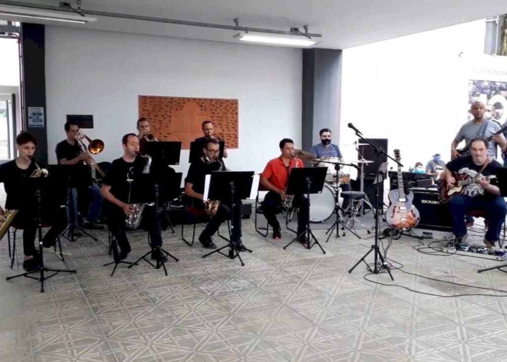 Conjunto da Escola de Música Villa-Lobos apresenta repertório variado à comunidade