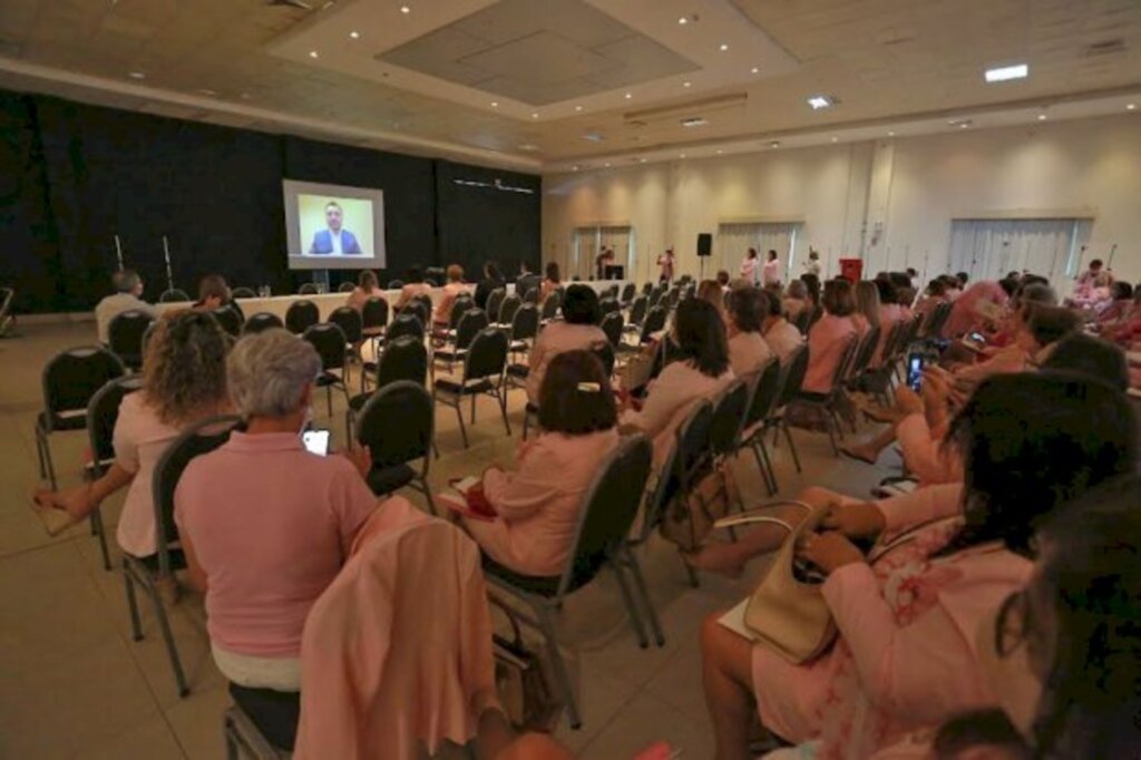 Governador anuncia projeto de apoio à Rede Feminina de Combate ao Câncer