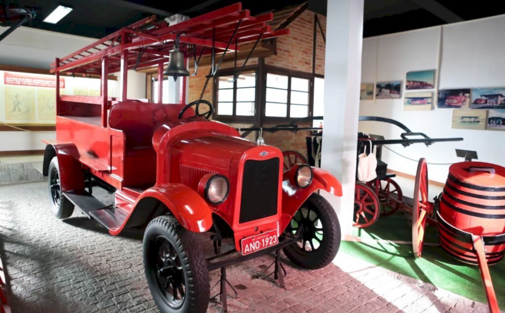 Mauro Schlieck - Veículo GM fabricado em 1923 e importado pelos Bombeiros Voluntários de Joinville em 1926, e que hoje pertence ao acervo do Museu Nacional dos Bombeiros Voluntários. Imagem: primeira foto depois de receber pneus novos