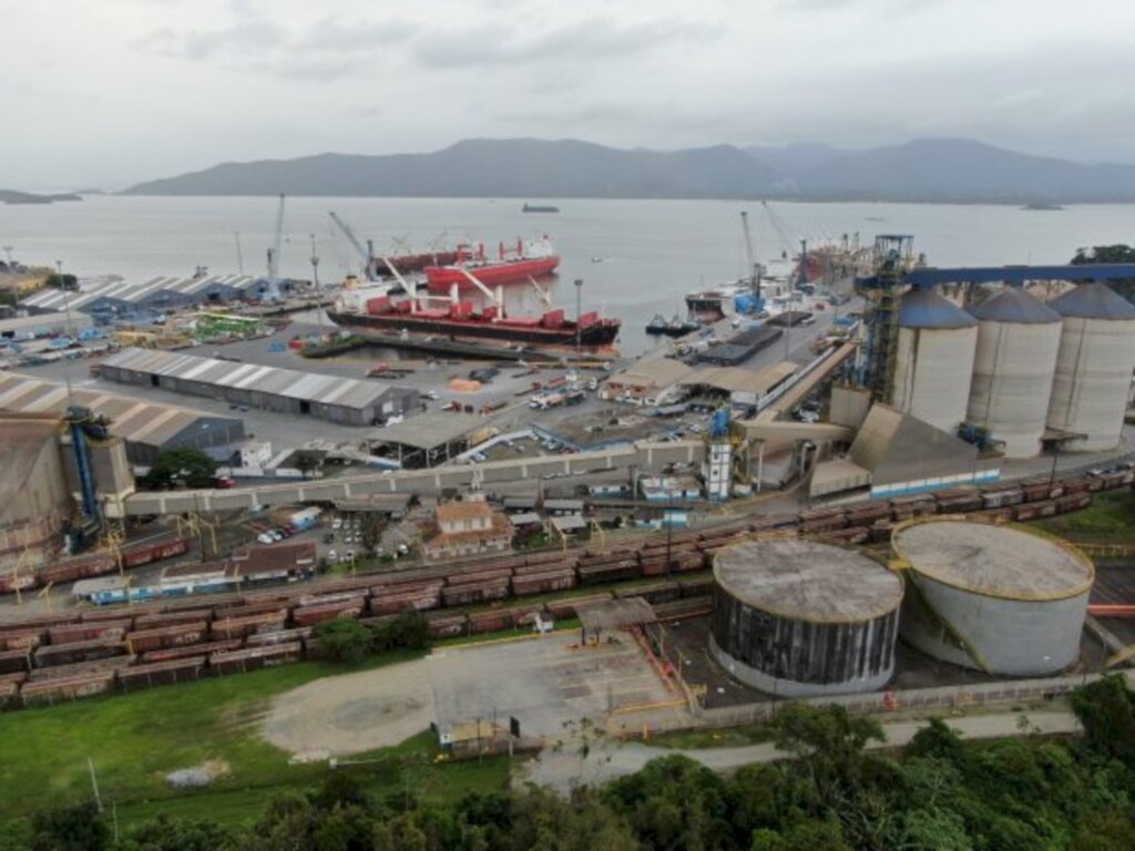 Porto de São Francisco revitaliza estrutura ferroviária interna à espera da safra recorde de soja