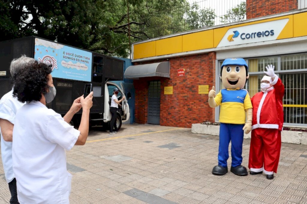 Campanha Papai Noel dos Correios tem cartinhas para adoção em Santa Catarina