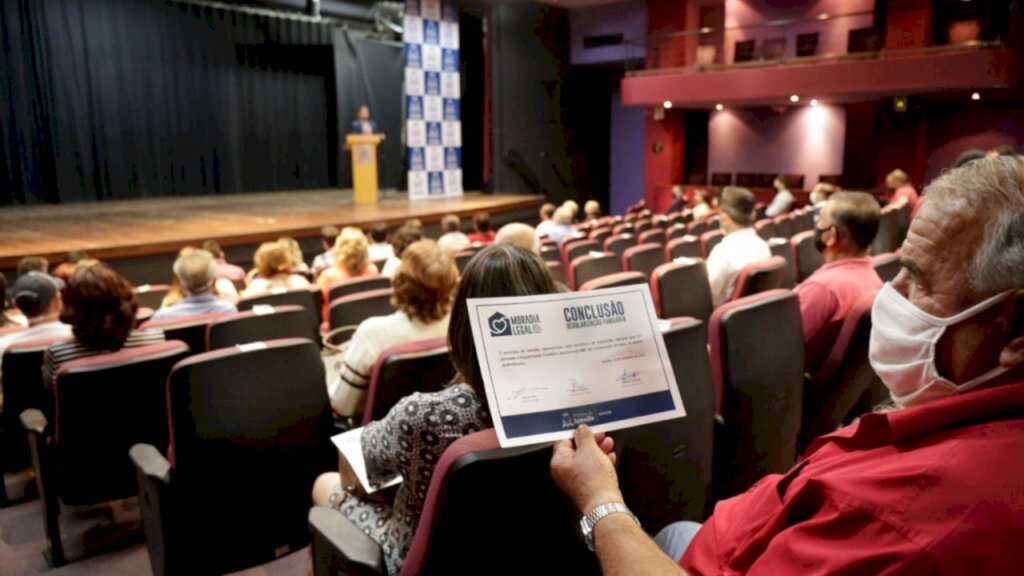 Prefeitura de Joinville entrega Certificados de Regularização Fundiária e celebra emissão de mais de mil documentos