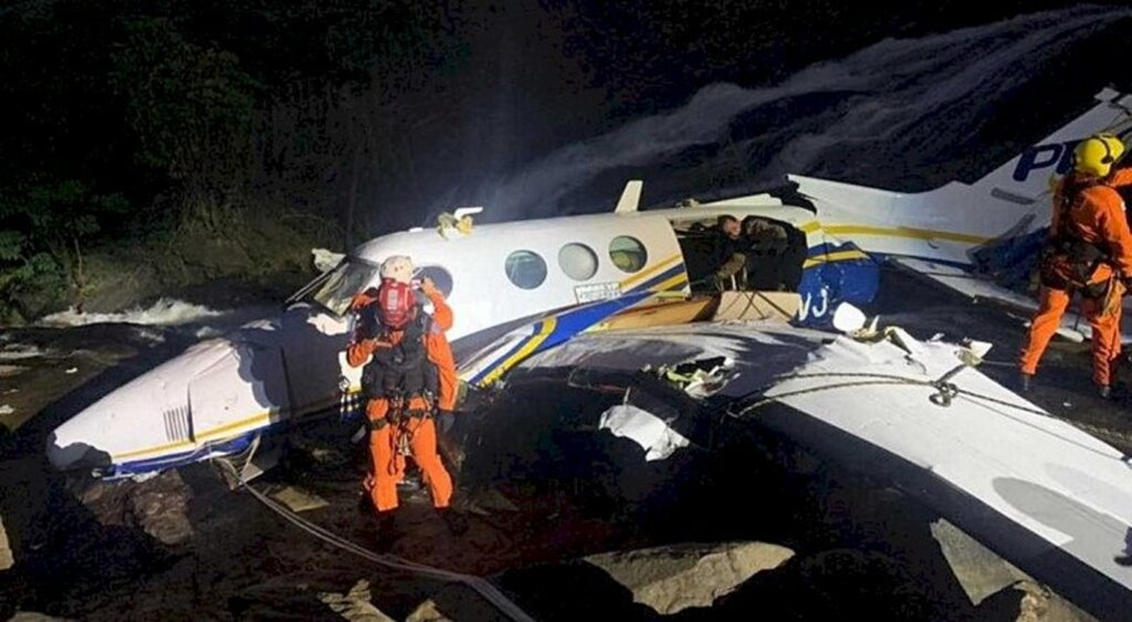 Vítimas de avião com Marília Mendonça sofreram politraumatismo craniano, diz legista