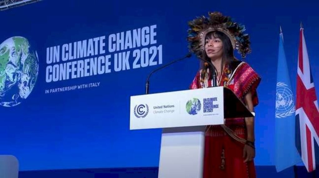 Terra - Ativista indígena brasileira Txai Suruí discursa na Conferência do Clima (COP-26).