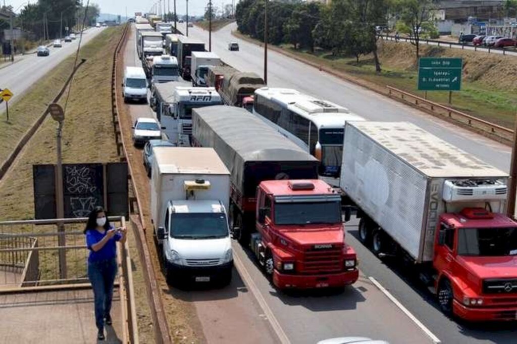 Governo obtém liminar contra paralisações de caminhoneiros