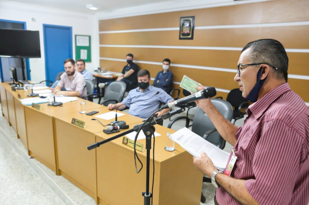 Idosos reivindicam acesso a todos os ônibus só com RG