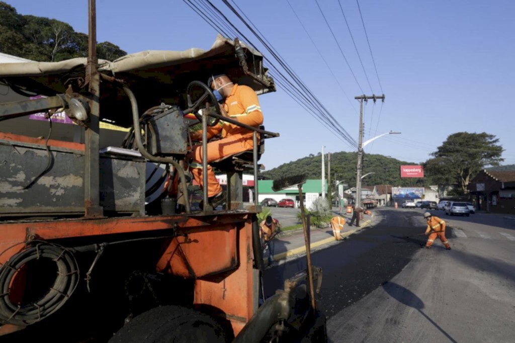 Prefeitura retoma requalificação viária na rua XV de Novembro nesta segunda-feira