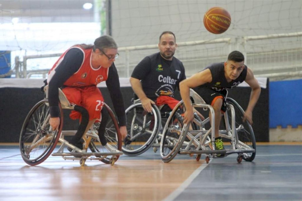 Joinville é destaque no esporte paralímpico em competições de atletismo e basquete