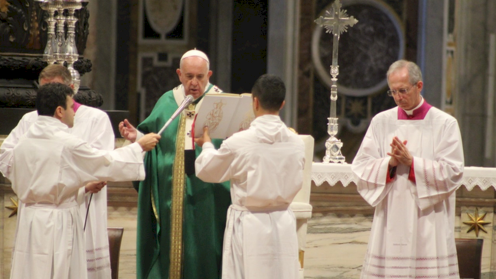 Papa abre maior consulta democrática da história da Igreja, que pode mudar futuro da instituição