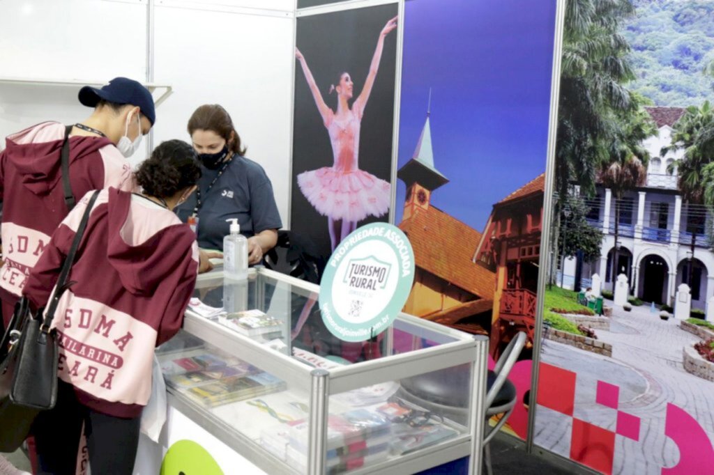 Participantes do Festival de Dança podem conhecer roteiros turísticos joinvilenses na Feira da Sapatilha