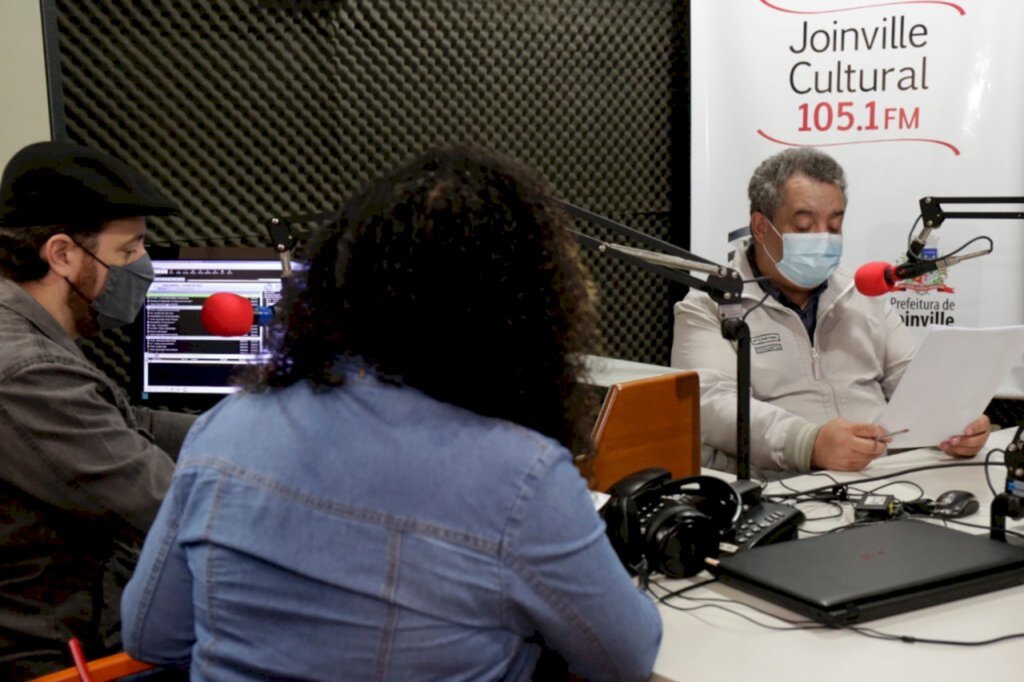 Rádio Joinville Cultural FM 105,1 celebra aniversário com estreia de nova programação