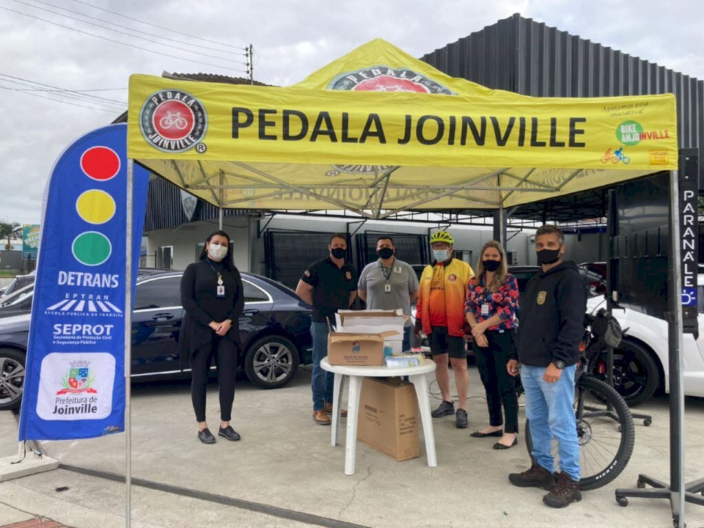 Blitz de conscientização de ciclistas em Joinville  tem participação da polícia