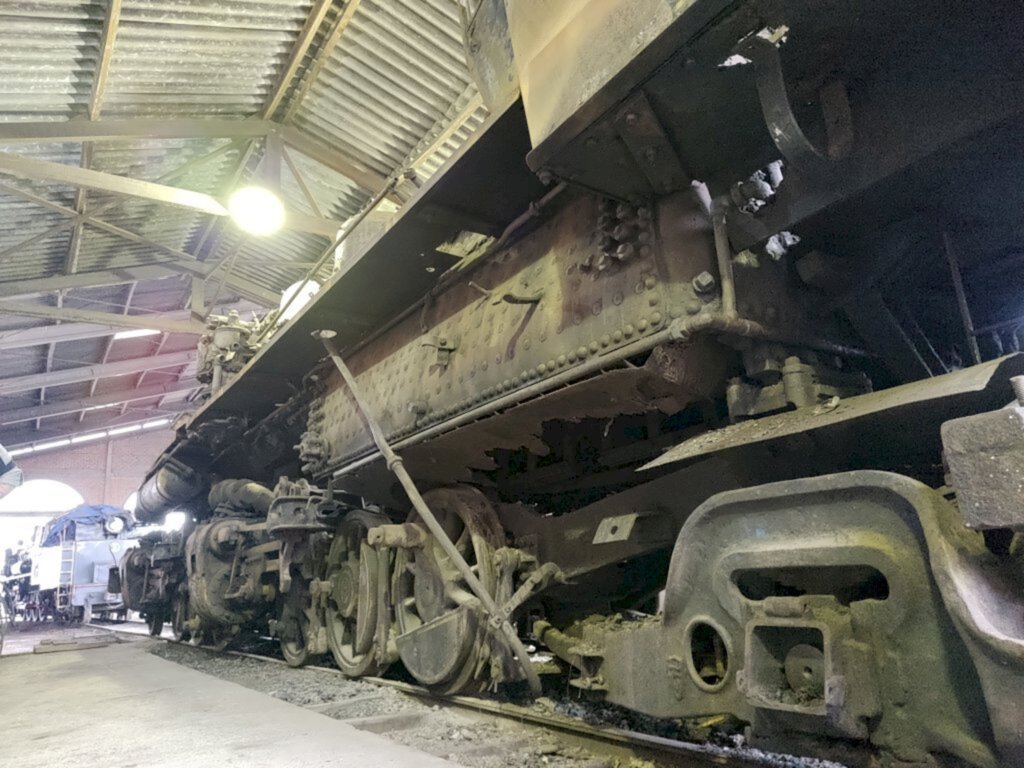 Locomotiva rara no Brasil começa a ser restaurada em SC