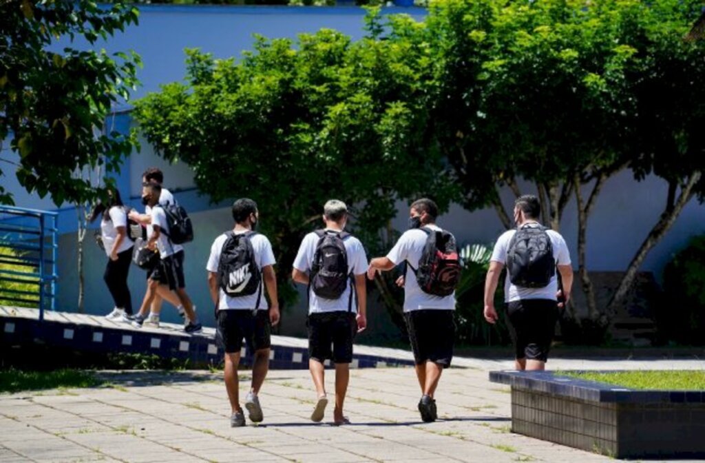 SC lança Programa Bolsa Estudante para combater a evasão escolar