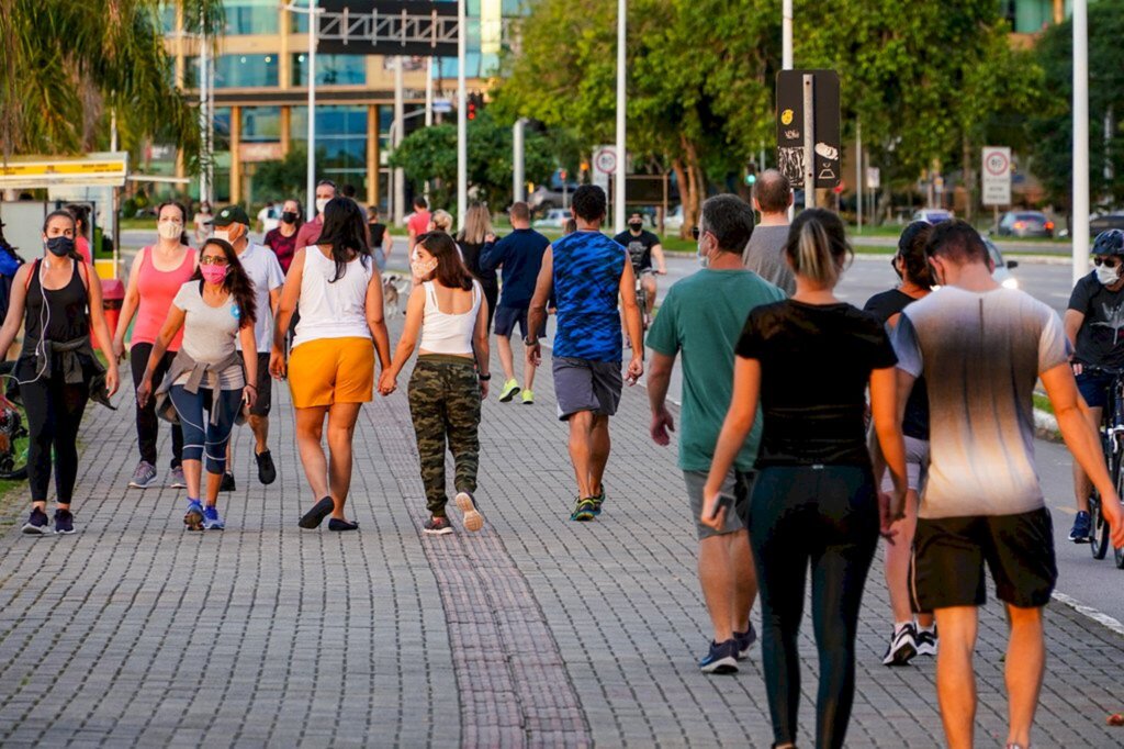 Governo do Estado consulta setores econômico e turístico sobre retorno do horário de verão