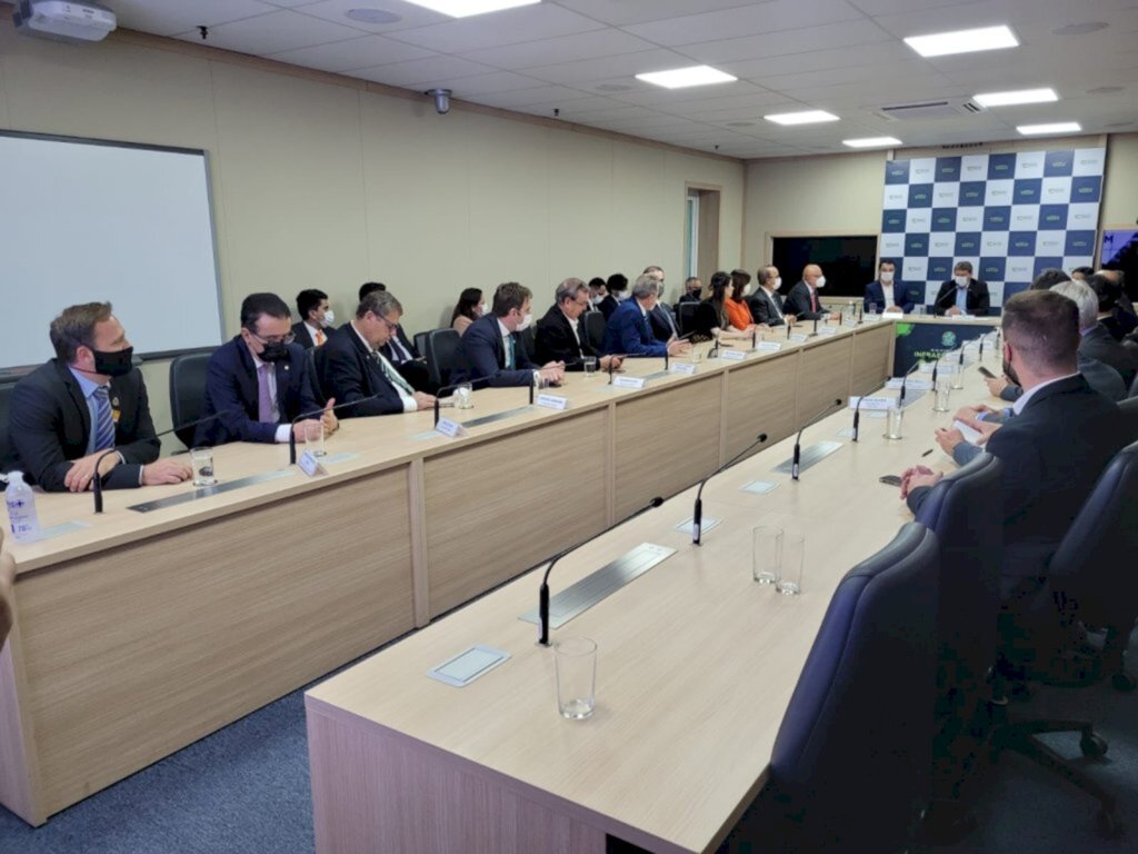 Prefeito Adriano Silva participa de solenidade no Ministério da Infraestrutura