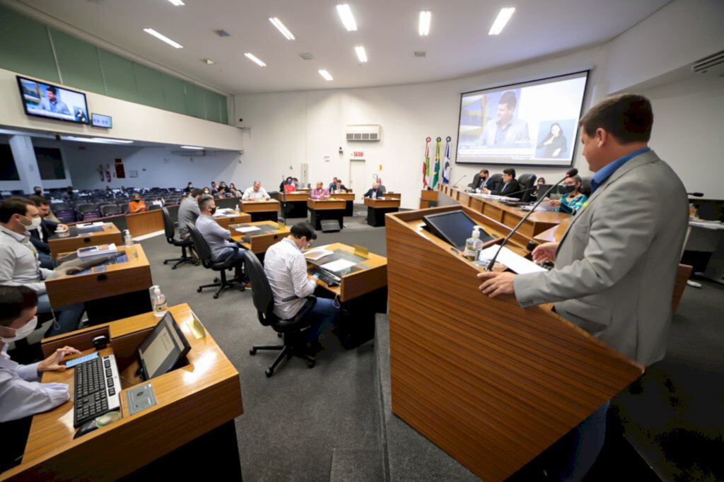 Câmara aprova projeto de lei que exige uso de materiais biodegradáveis