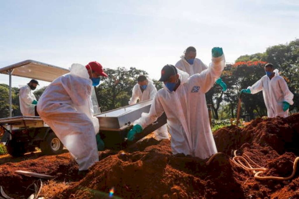 Brasil registra 293 mortes por covid-19 nas últimas 24 horas