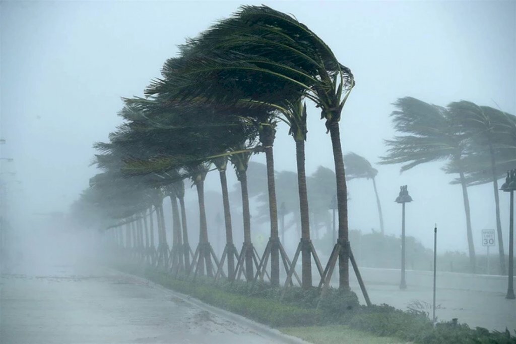 Ciclone extratropical traz risco de temporais e queda de granizo em SC