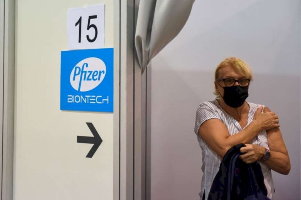 EUA vão iniciar reforço contra Covid-19 apenas com vacina da Pfizer, diz fonte