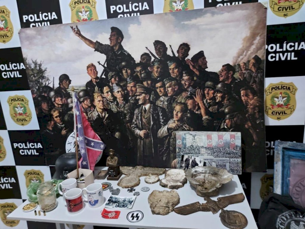 Polícia apreende objetos nazistas em Timbó