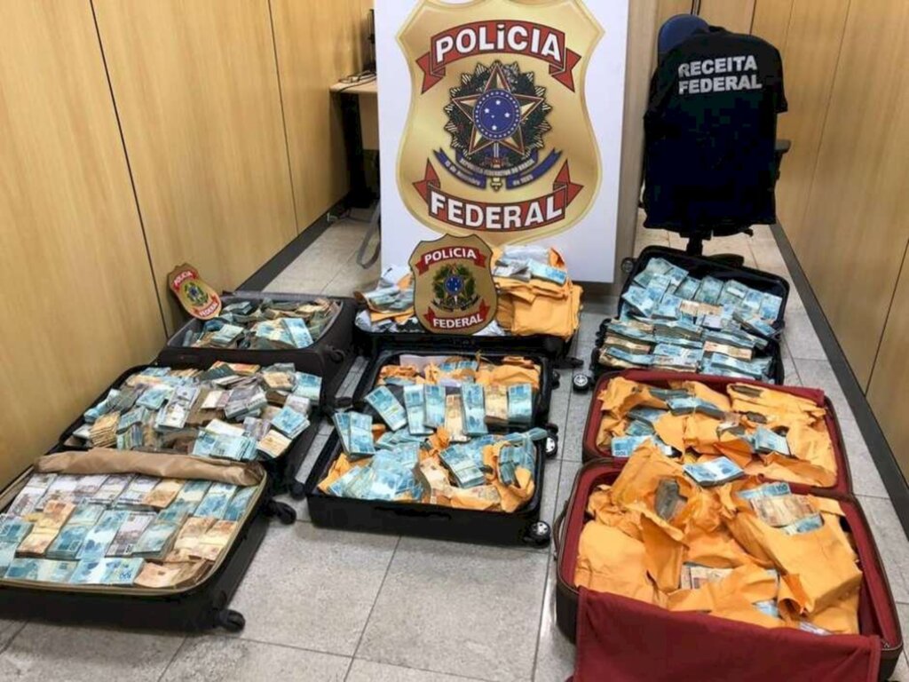 Flagrado com R$ 505 mil em aeroporto é prefeito do RS