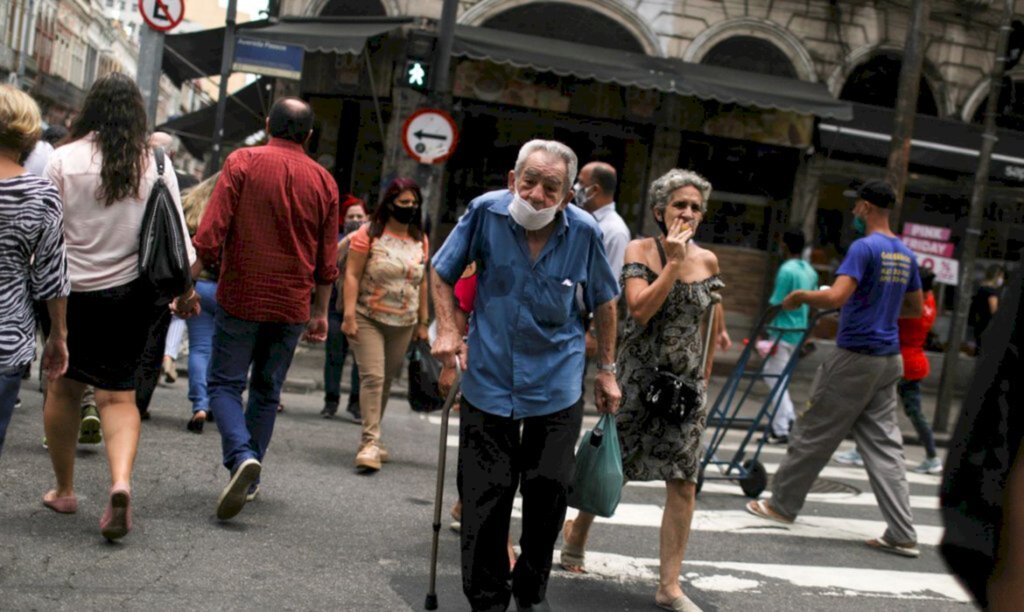 Covid-19: Brasil teve 24,7 mil novos casos e 684 mortes