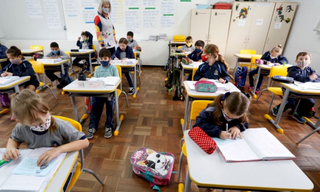 Cerca de 15 mil alunos retornam às aulas totalmente presenciais na Rede Municipal de Ensino de Joinville