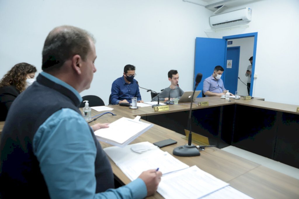 CVJ - Projeto que proíbe a linguagem neutra em órgãos públicos passa em Legislação