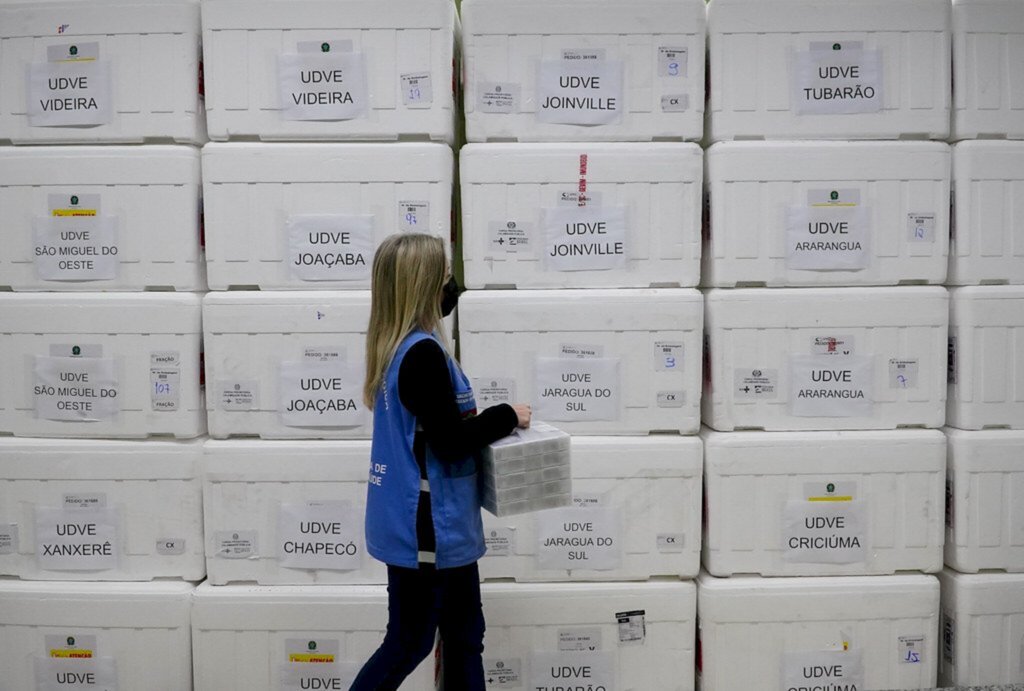 SC distribui doses adicionais para municípios que precisam avançar na imunização contra a Covid-19
