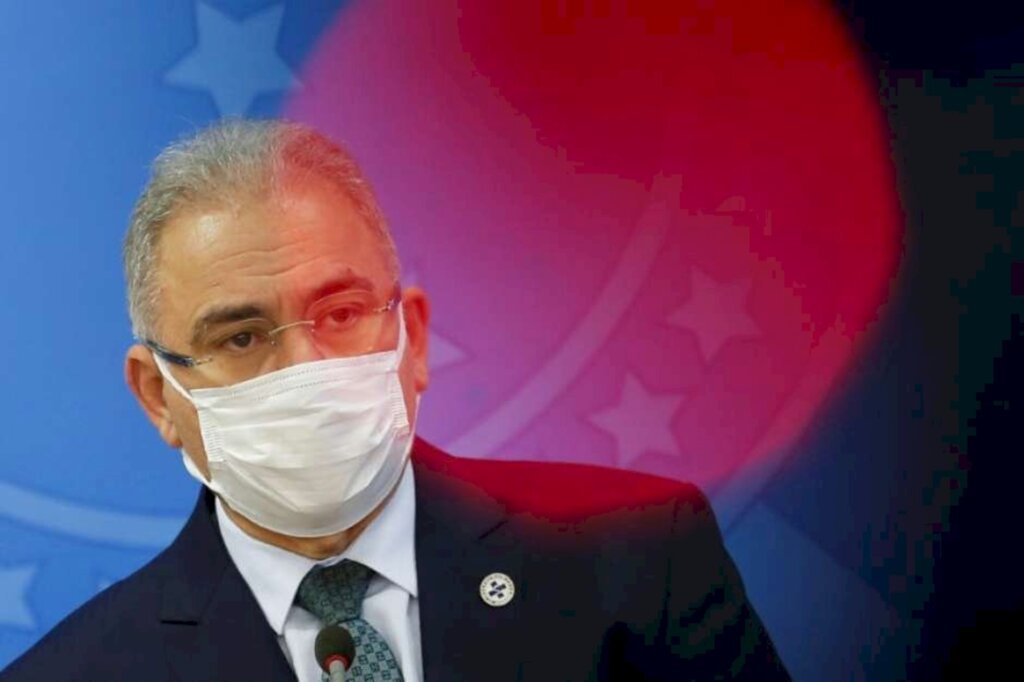 Queiroga prevê fim da exigência de máscara até final do ano