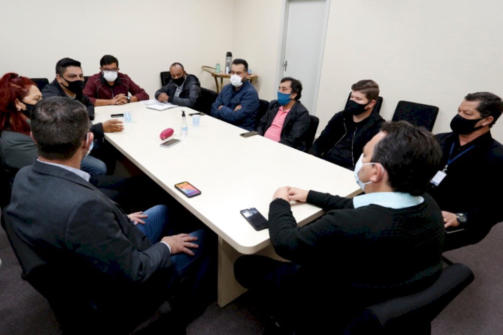 Motoristas de aplicativo são recebidos na Prefeitura de Joinville