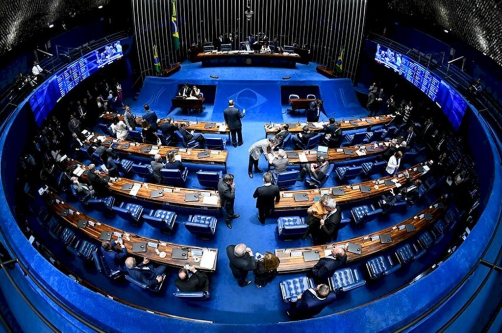 Senado aprova revogação da Lei de Segurança Nacional