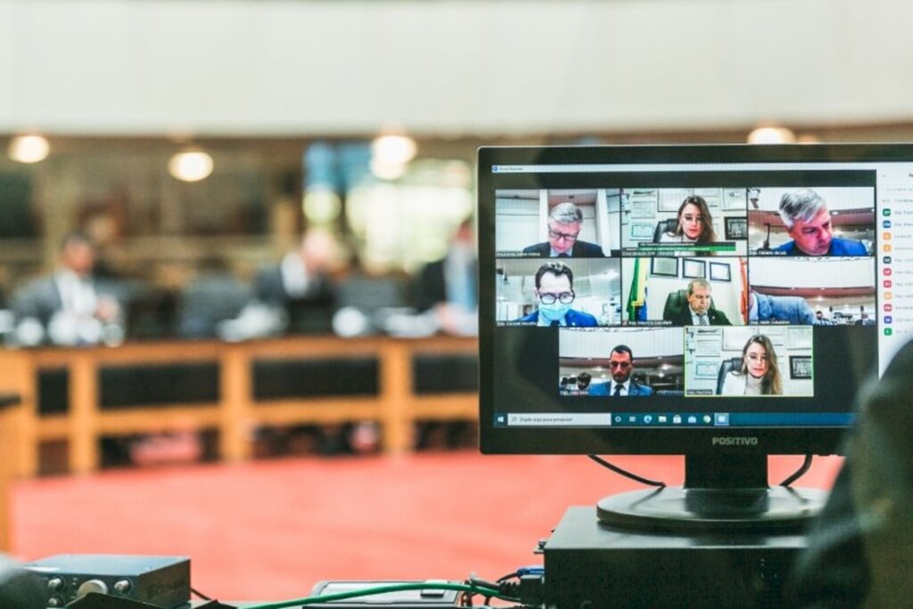 ALESC - CCJ aprova remuneração mínima para o magistério público estadual