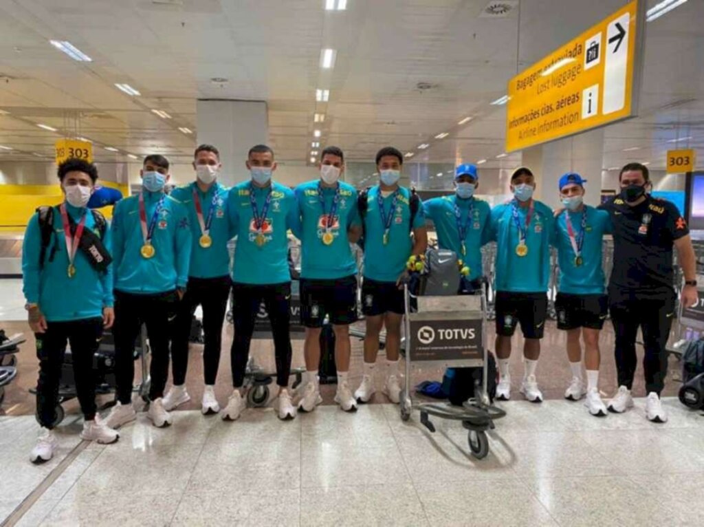 Jogadores da Seleção se esquivam da polêmica do uniforme