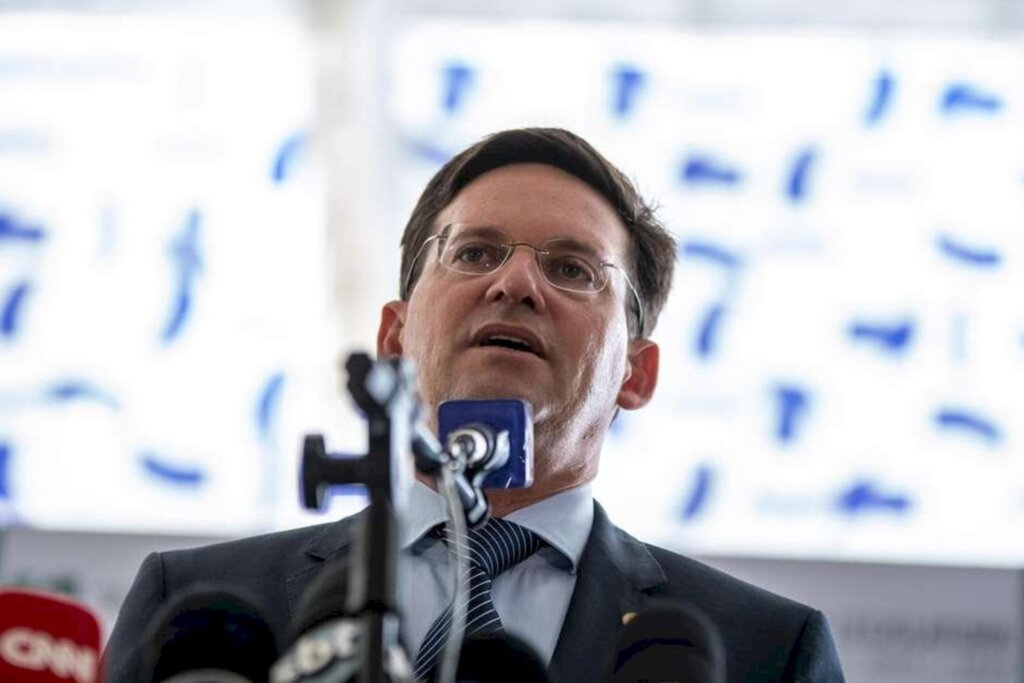 Governo quer iniciar pagamento do Auxílio Brasil em novembro