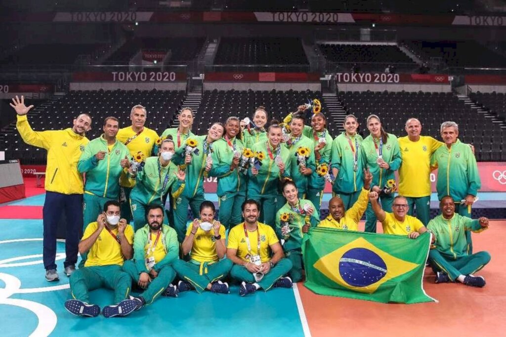 Vôlei e boxe finalizam melhor Olimpíada do Brasil com pratas