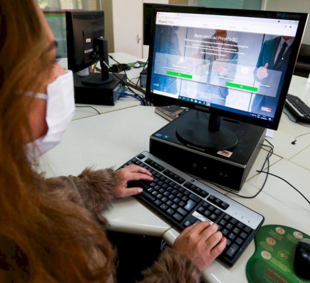 Estado institui política de desenvolvimento para servidores públicos