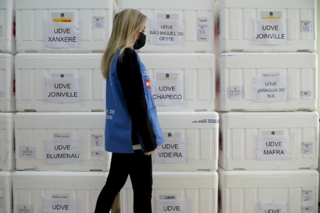 SC: Estado recebe 132 mil doses da vacina contra a Covid-19