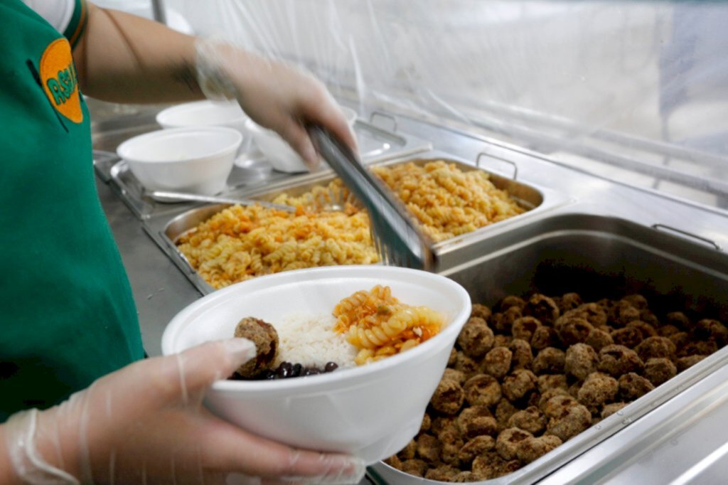 Restaurantes Populares voltam a atender presencialmente a partir de segunda