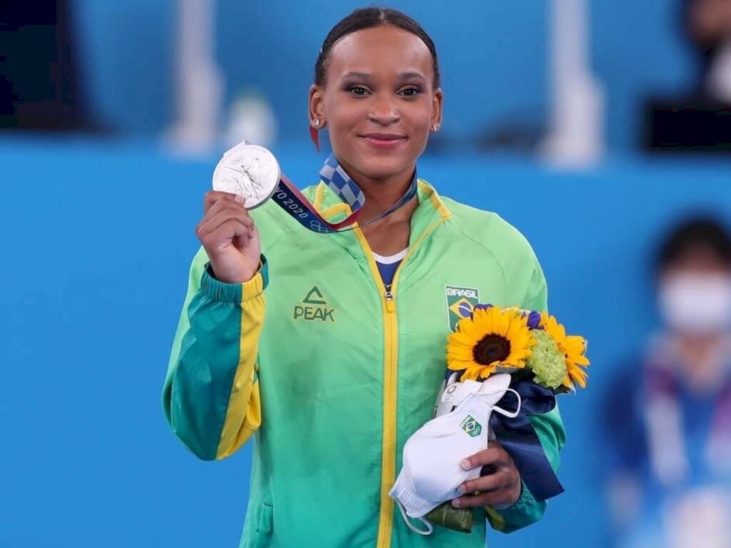 Rebeca Andrade conquista a medalha de prata na ginástica