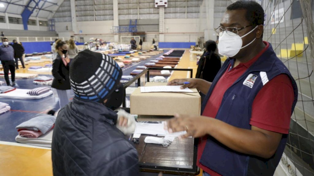 Joinville acolhe pessoas em situação de rua em ação emergencial de inverno