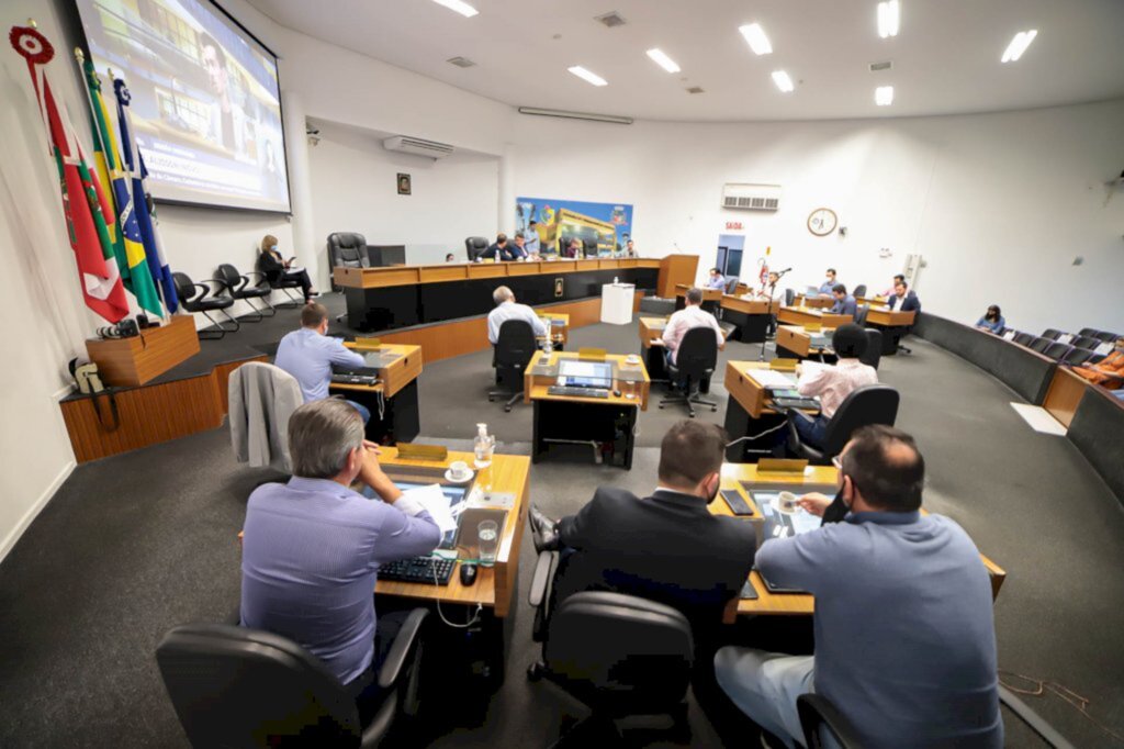 Vereadores adiam ampliação no horário das sessões