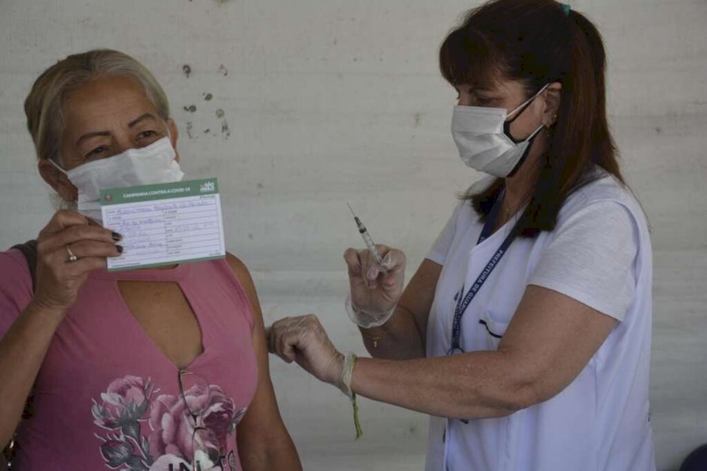 No ritmo atual, Brasil consegue ter 70% de vacinados com duas doses em dezembro