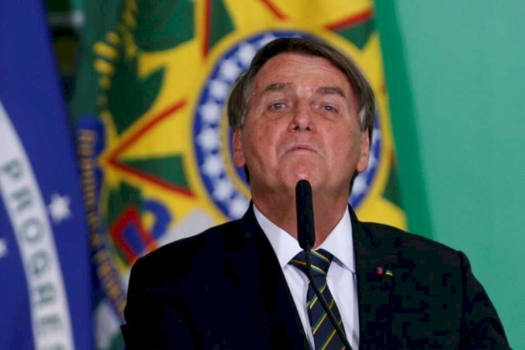 Bolsonaro é hospitalizado para investigar origem de soluços