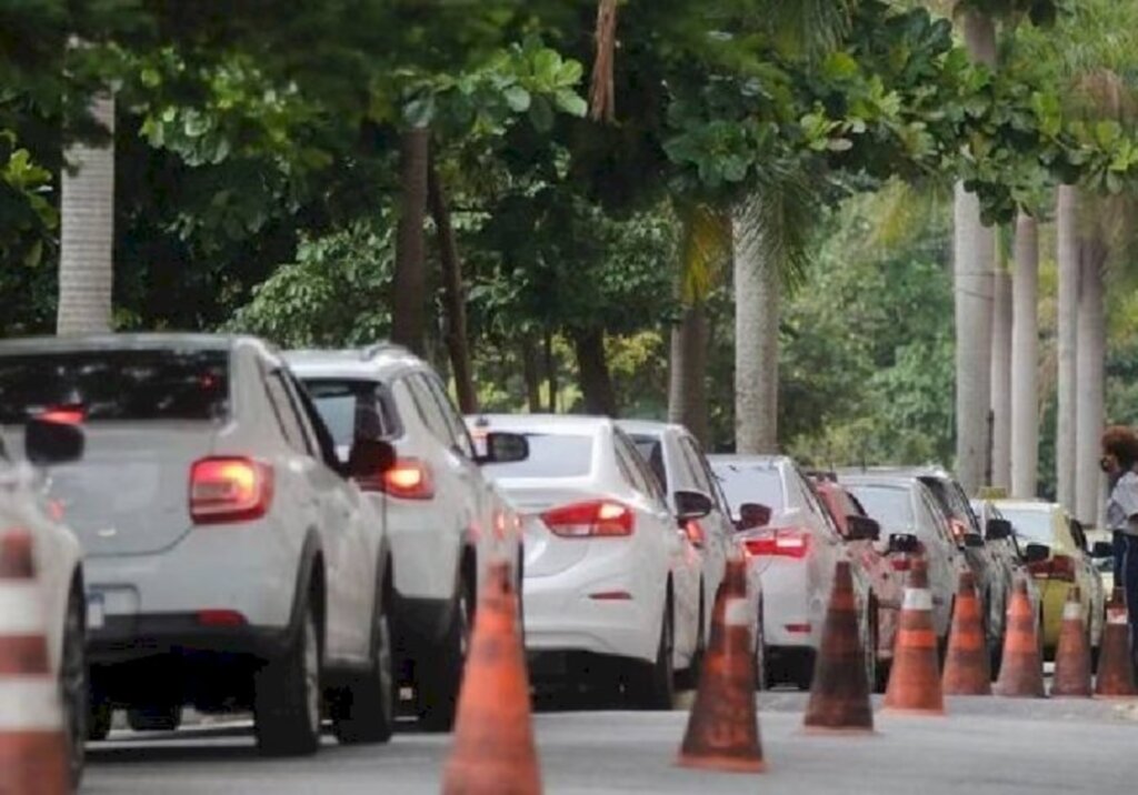 EBC - Drive-thru da vacinação na Universidade Estadual do Rio de Janeiro