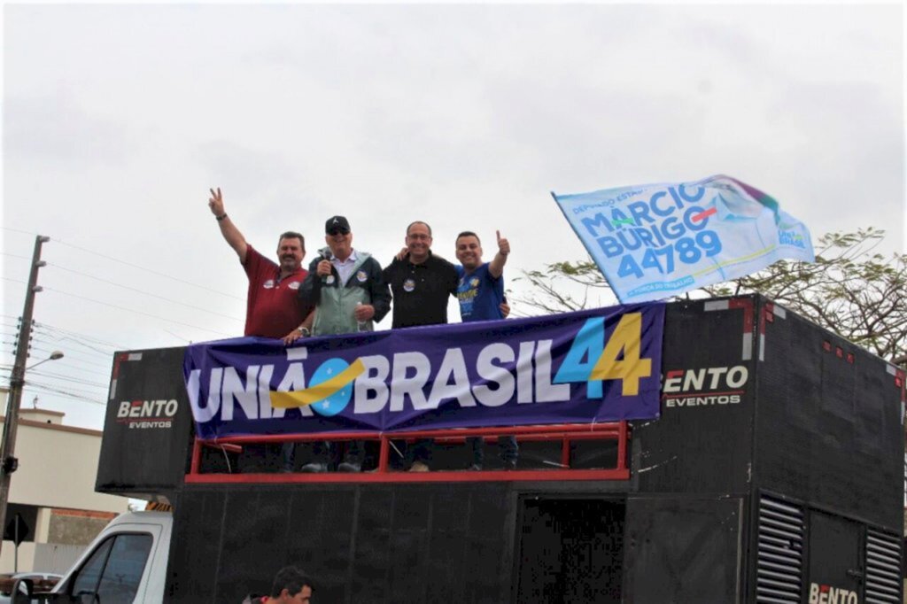 Carreata do União Brasil em apoio a seus candidatos reúne mais de uma centenas de carros