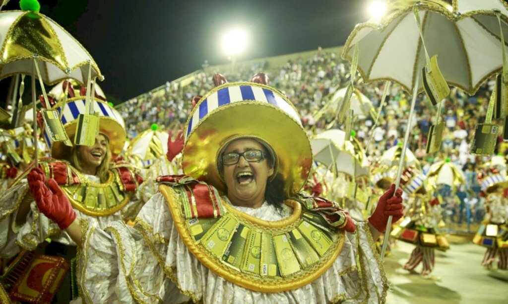 Rio poderá ter carnaval em 2022, diz Paes