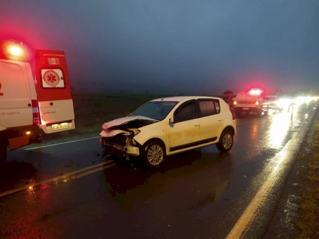Acidente de trânsito deixa dois feridos em Turvo