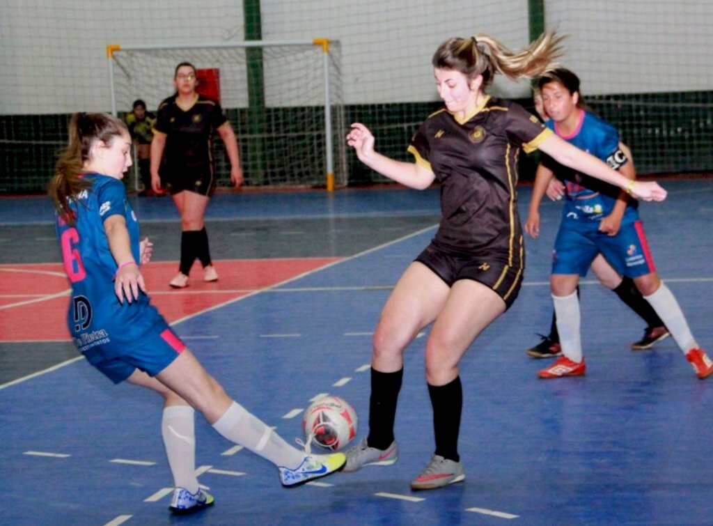 Meninas da Bola, Amigos do Primo e Lord Burger levam a melhor em rodada do Futsal de Maracajá